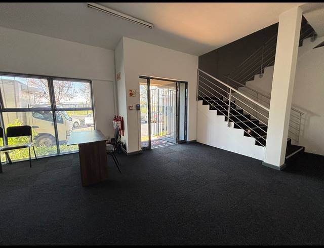 404M² WAREHOUSE TO LET IN AIRPORT INDUSTRIA